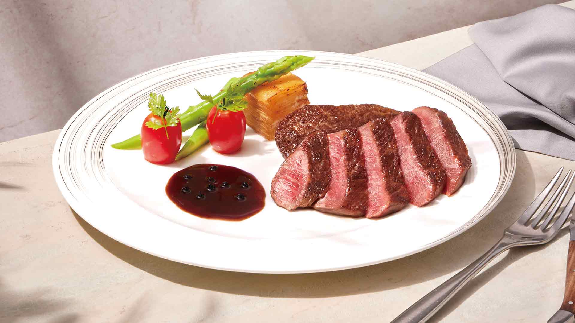 日本A5和牛佐綠胡椒醬汁