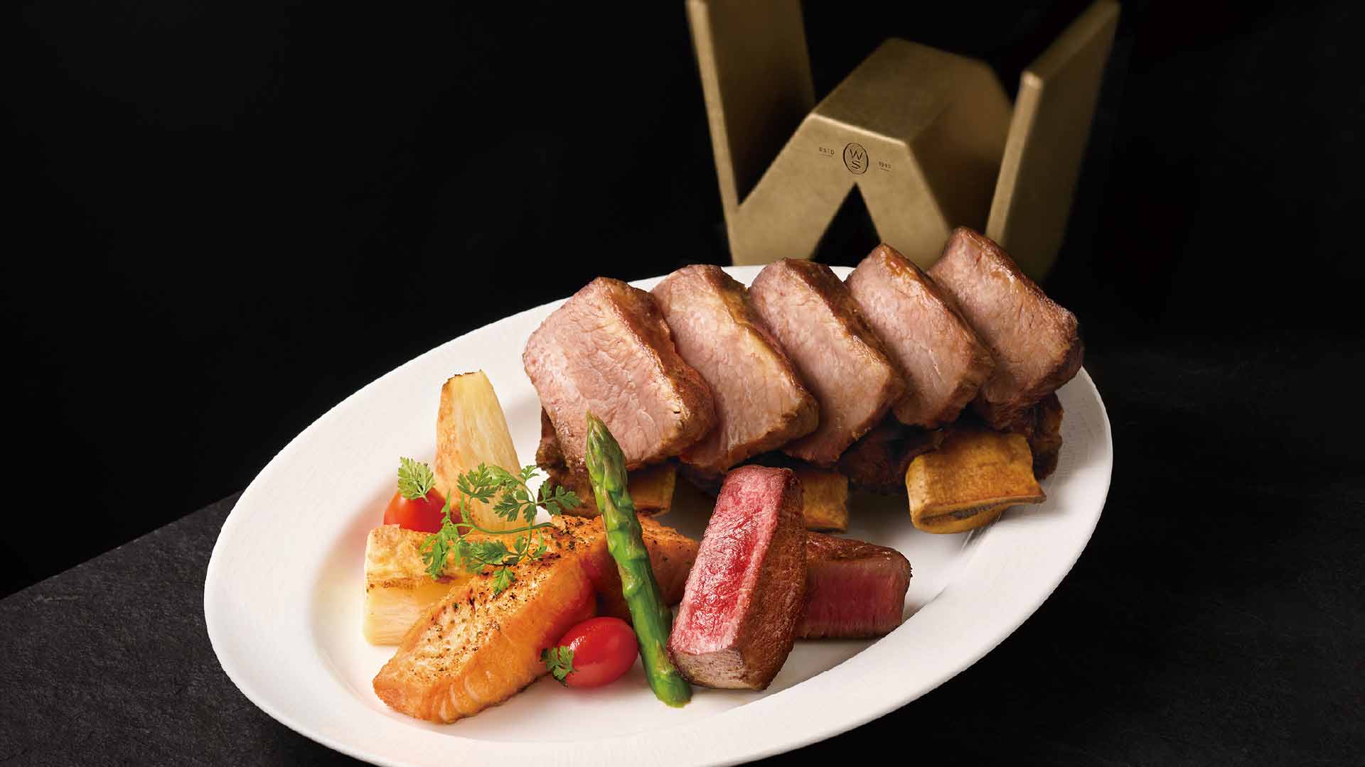 王者盛宴 (經典牛小排·柚香鮭魚·嫩煎菲力)