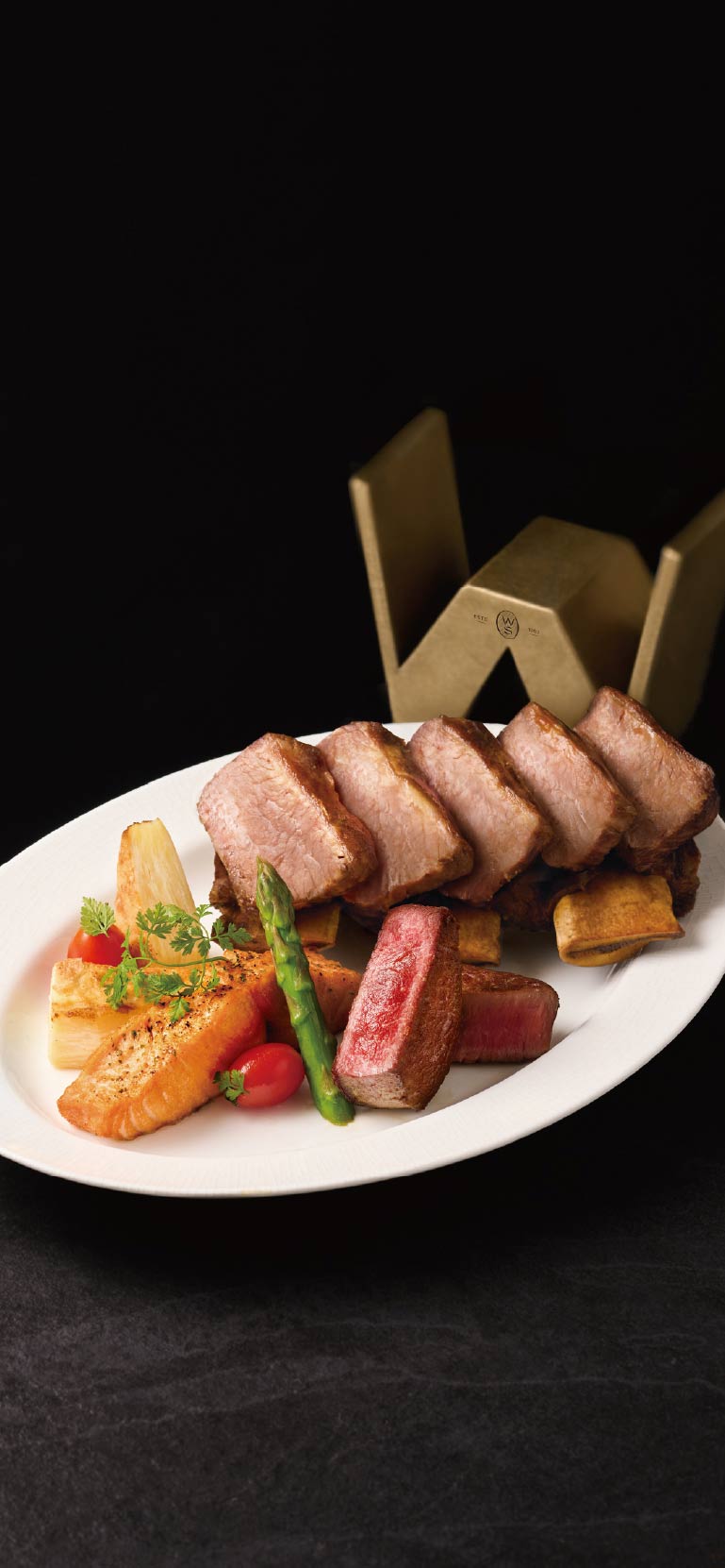 王者盛宴 (經典牛小排·柚香鮭魚·嫩煎菲力)